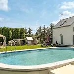 1 Bedroom Stunning Home In Podamirowo *