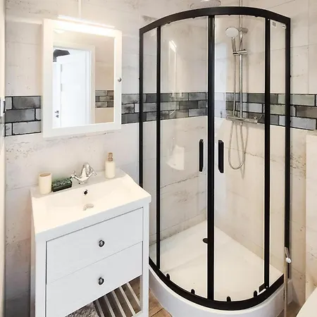 Casa vacanze 1 Bedroom Amazing In Podamirowo