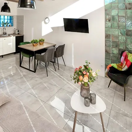 Casa vacanze 1 Bedroom Amazing In Podamirowo