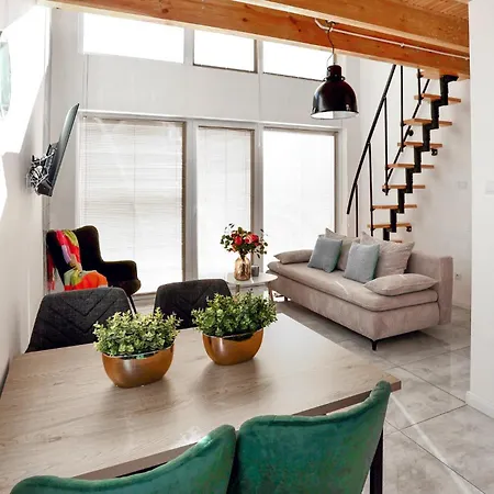 1 Bedroom Amazing In Podamirowo